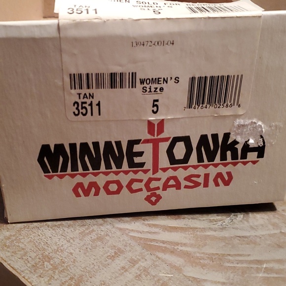 NIB MINNETONKA MOCCASINS - Picture 4 of 7